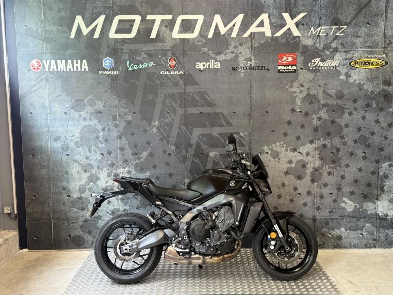 YAMAHA MT-09  Y-AMT TECH BLACK 1000kms